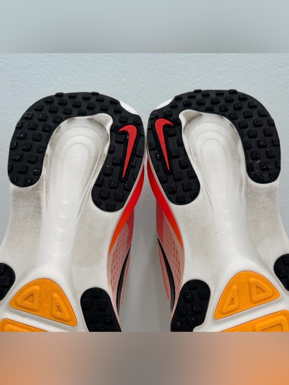 NIKE Vomero 18 Women's White Pink Orange HM6804-100 Running Mesh ZoomX Shoes (6) - Picture 16 of 16